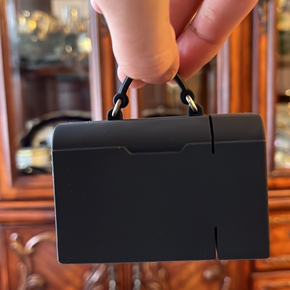 SALE!!! Off-White unisex Logo AirPods case NWB - Picture 8 of 9